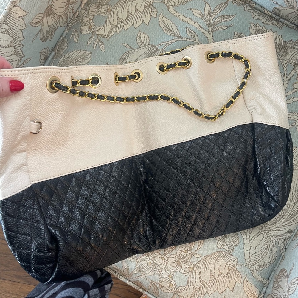Two-Tone Black and Cream Shoulder Tote Bag Large - Picture 7 of 12